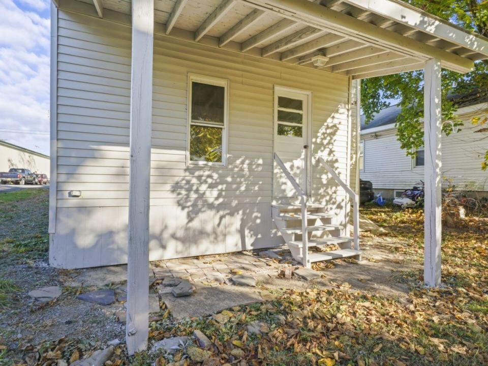 photos_web_resolution_124_Cottage_St_Rav