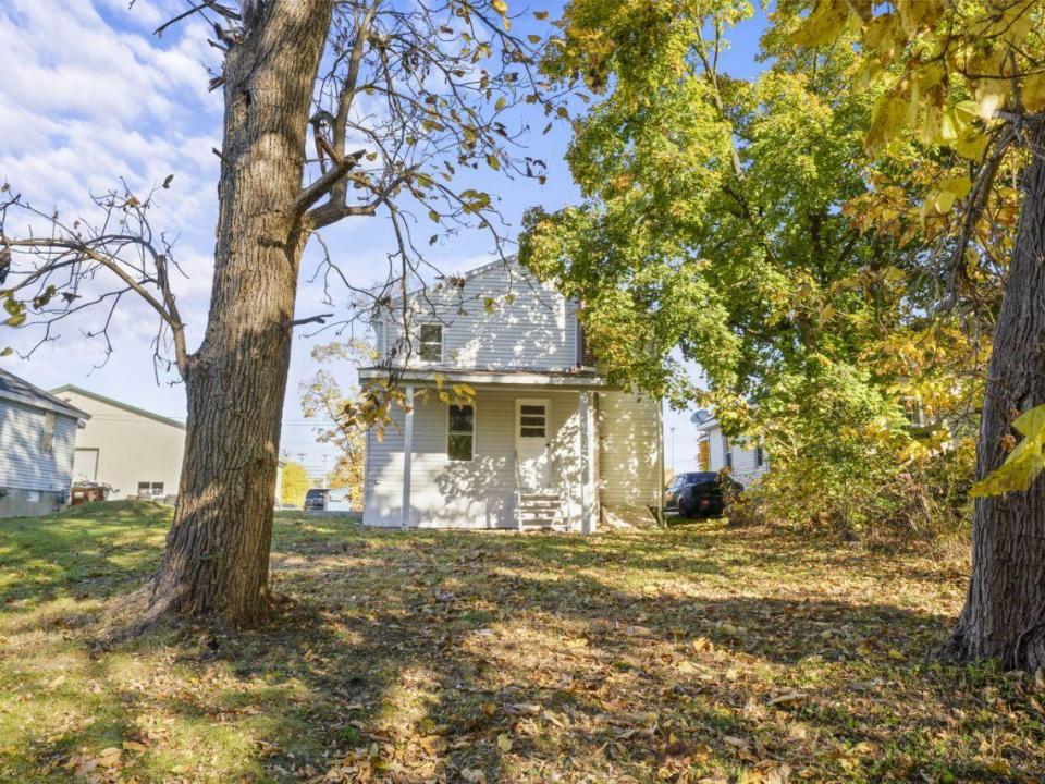 photos_web_resolution_124_Cottage_St_Rav