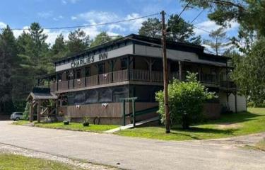 Charlies Inn - ext