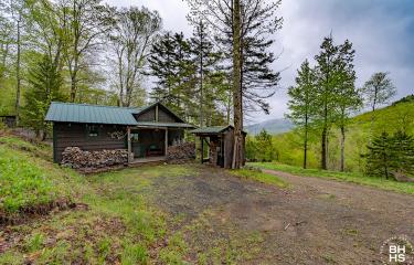 HuntersParadiseInKeeneValley_Exterior_Mo