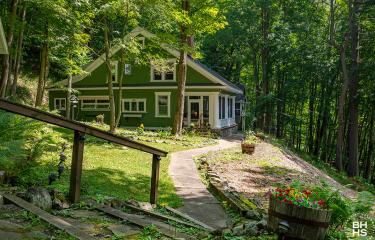 CharmingHomeOnMountainLane_Exterior_Flow