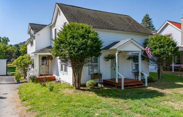 KeeneValleyHomeOnAdirondack