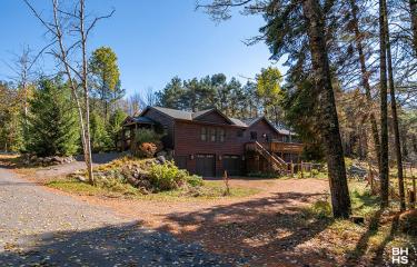 LittleGuysLodge_Fall_Exterior_Driveway